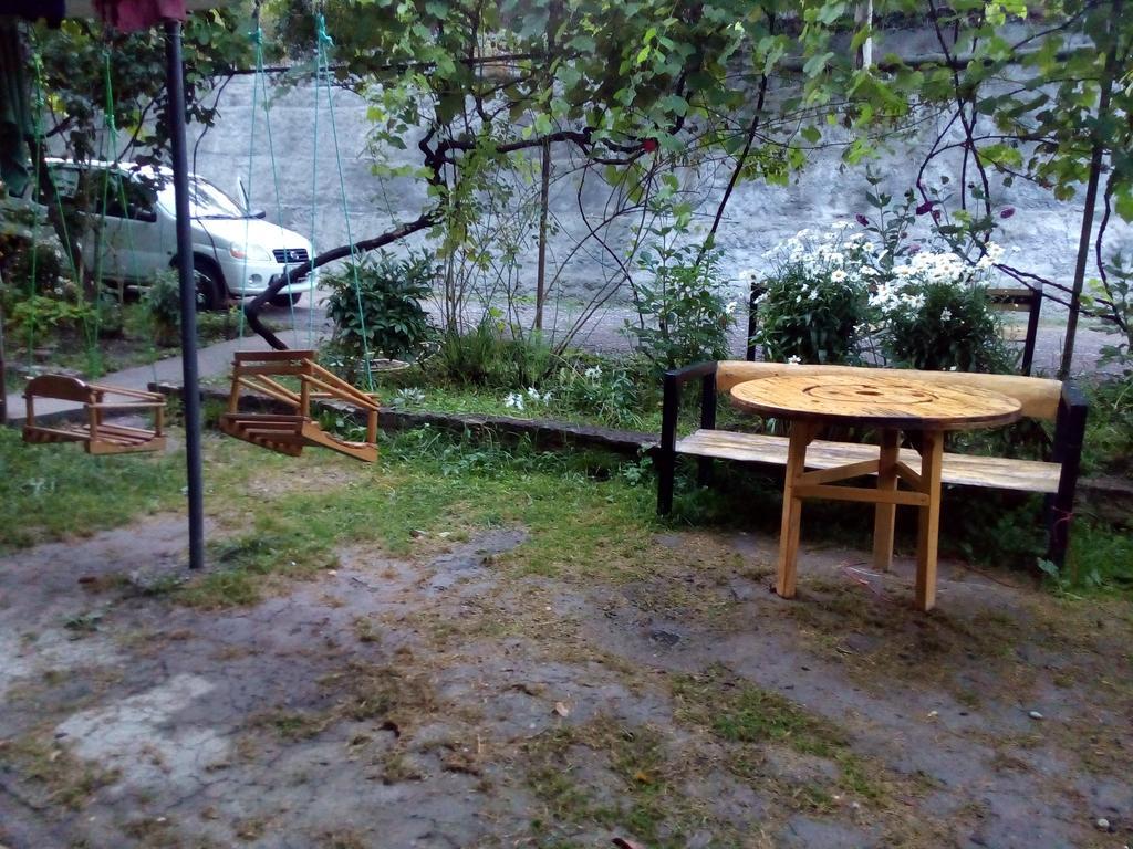 Borjomi Makvala'S Guest House ภายนอก รูปภาพ